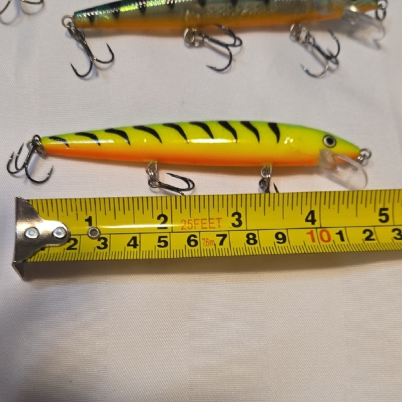 Vibrant Fishing Lure Collection - Silver, Yellow, Blue - Picture 9 of 12